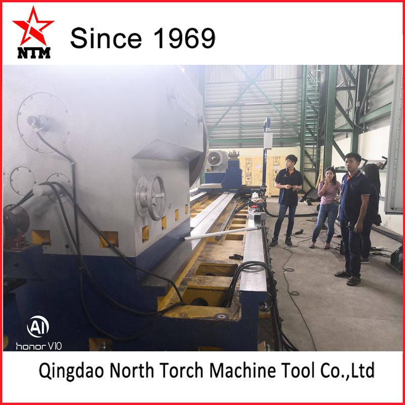 我司工程師成功完成我司生產(chǎn)的重型機(jī)械臥式車床CG61200*8000/40T 的安裝，調(diào)試與培訓(xùn)